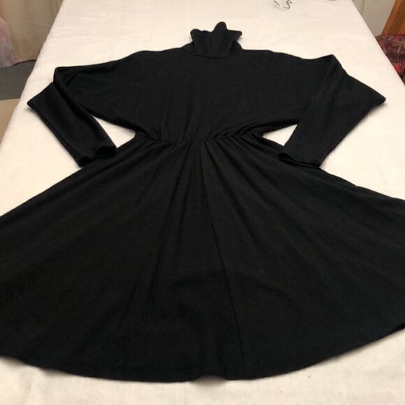 Vintage Lloyd Williams womens wool dress. Back zipper. Elastic waist. - Picture 13 of 15